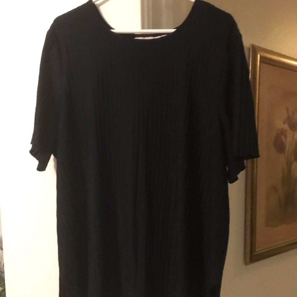 Jaclyn Smith pull over shirt, navy, 3X, 100% polyester so no wrinkles.